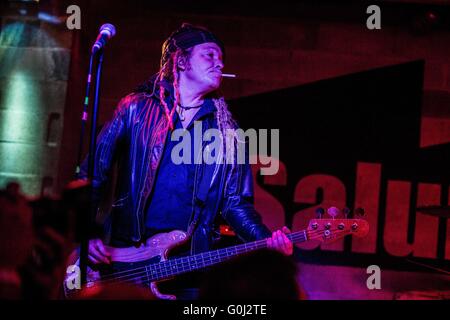 Mailand, 24. April 2016 Nada Surf Höchstleistungen live La Salumeria della Musica in Mailand © Roberto Finizio / Alamy Live News Stockfoto