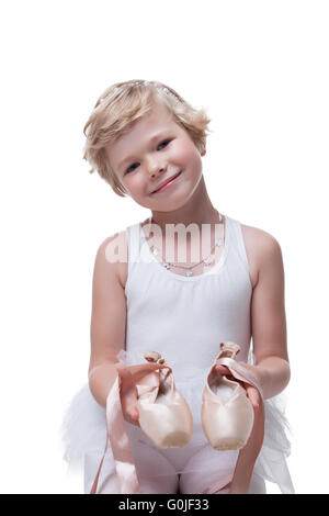 Lächelnd, kleine blonde posiert mit Spitzenschuhe Stockfoto