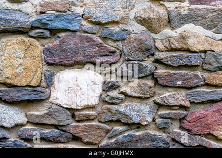 Mauerwerk, farbige Natursteine Stockfoto