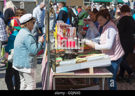 1. Mai Feier auf dem Marktplatz Hämeenlinna Stockfoto