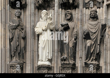 Figuren von Heiligen, Sandstein, Kölner Dom, Köln, Nordrhein-Westfalen, Deutschland / Köln, Kolner Dom, Kölner Dom Stockfoto