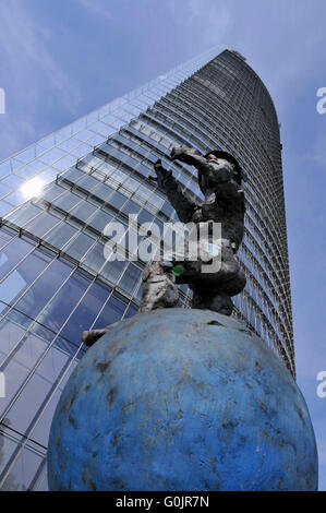 Post-Tower, Deutsche Post, Mercurius von Markus Lüpertz, Bonn, Nordrhein-Westfalen, Deutschland / Posttower, Markus Lüpertz Stockfoto