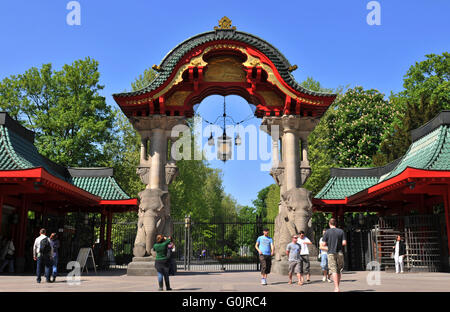 Elefantentor, Berlin Zoologischer Garten, Budapester Straße, Tiergarten, Mitte, Berlin, Deutschland / Elefantentor, Zoologischer Garten Stockfoto