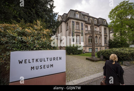 Datei - Datei Bild datiert 26. April 2016 zeigt das Museum der Weltkulturen in Frankfurt Am Main, Deutschland, 26. April 2016. Die Leitung des Museums soll gefüllt werden. Der Frankfurter Museumslandschaft ist derzeit eine Baustelle - für einige ist es eigentliche Bau und für andere ist dies im übertragenen Sinne gemeint. Foto: Frank Rumpenhorst/dpa Stockfoto