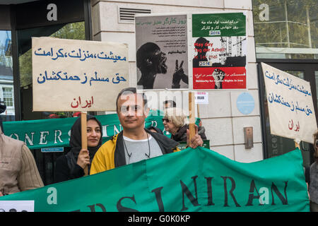 London, UK. 1. Mai 2016. Sozialisten feiern internationale sammeln Tag der Arbeiter, darunter viele von Londons internationale und migrantischen Gemeinschaften bei Clekenwell Green, darunter mehrere verschiedene eine der Menschenrechte im Iran gefordert. Peter Marshall/Alamy Live-Nachrichten Stockfoto