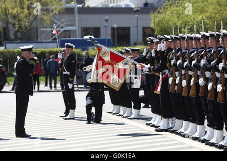 Gdynia, Polen 2. Mai 2016 polnische Marine Soldaten FlagÕs Tag in Gdynia auf Kosciuszko Platz feiern.  Die Zeremonie ehrt polnischen Nationalflagge und nationalen Farben: weiß und rot. Bildnachweis: Michal Fludra/Alamy Live-Nachrichten Stockfoto