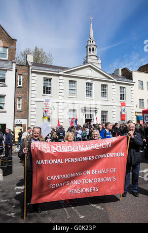 London, UK. 1. Mai 2016. Aktivisten aus der National Convention der Rentner in der Maikundgebung in Clerkenwell Green. Bildnachweis: Mark Kerrison/Alamy Live-Nachrichten Stockfoto