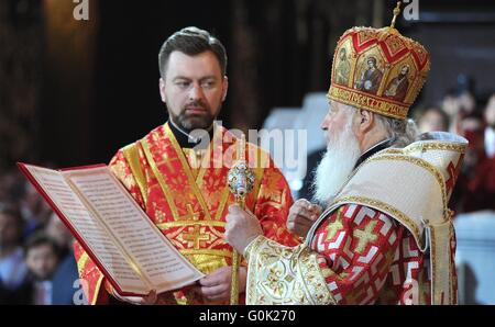 Moskau, Russland. 1. Mai 2016. Russisch-orthodoxe Patriarch von Moskau und alle Russland Kirill führt orthodoxe Ostergottesdienst in der Christ-Erlöser-Kathedrale 1. Mai 2016 in Moskau, Russland. Bildnachweis: Planetpix/Alamy Live-Nachrichten Stockfoto