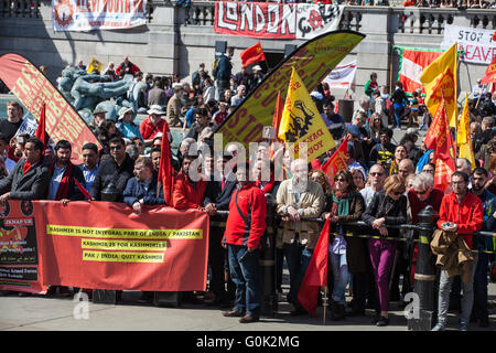 London, UK. 1. Mai 2016. Demonstranten versammeln sich zur Maikundgebung auf dem Trafalgar Square. Bildnachweis: Mark Kerrison/Alamy Live-Nachrichten Stockfoto