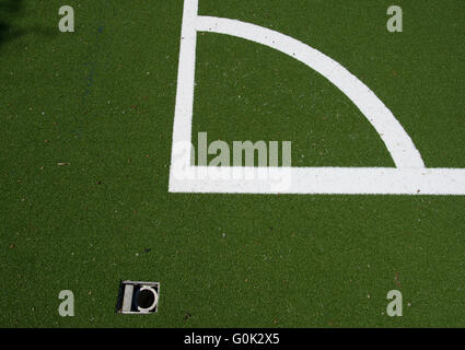 Berlin, Deutschland. 2. Mai 2016. Blick auf den Kunstrasenplatz am Friedrich-Ludwig-Jahn-Sportpark in Berlin, Deutschland, 2. Mai 2016. Foto: PAUL ZINKEN/Dpa/Alamy Live News Stockfoto