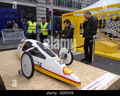 London, UK. 2. Mai 2016. Parade der Autos der Rallye Gumball 3000 findet in der Regent Street, London, UK. 2. Mai 2016 Kredit: Nastia M/Alamy Live-Nachrichten Stockfoto