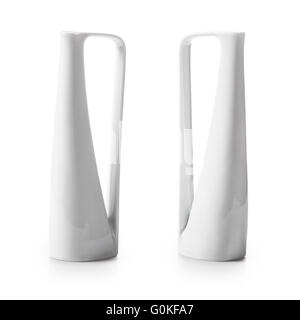 Weißes Porzellan-Vasen-Kollektion isoliert auf weißem Hintergrund. Design-Elemente Stockfoto