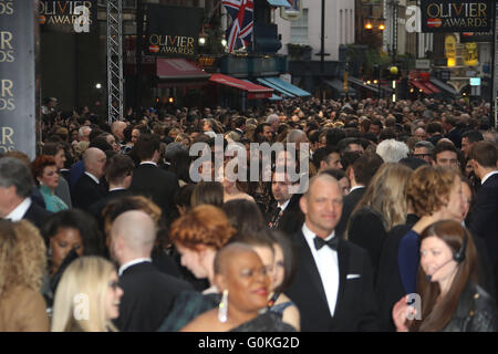 3. April 2016 - Massen Teilnahme an The Olivier Awards 2016 am Royal Opera House, Covent Garden in London, Vereinigtes Königreich. Stockfoto