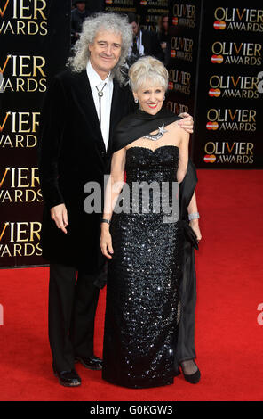 3. April 2016 - Brian May und Anita Dobson Teilnahme an The Olivier Awards 2016 am Royal Opera House Covent Garden in London, Vereinigtes Königreich. Stockfoto