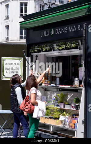 Concierge-Service, Kiosk in Paris - Frankreich Stockfoto