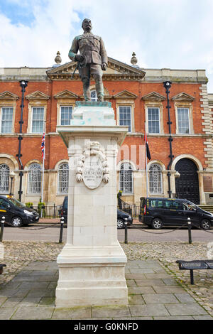 Statue von Charles Compton 3. Baron Chesham Marktplatz Aylesbury, Buckinghamshire UK Stockfoto