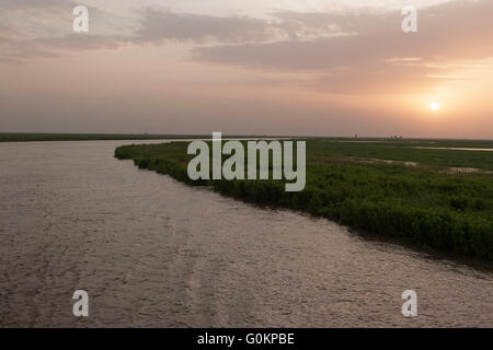 Sonnenuntergang über dem Fluss Niger in Mali, Afrika Stockfoto