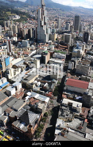 Anzeigen von Bogota, Kolumbien, crom die Oberseite der Colpatria Tower. Stockfoto