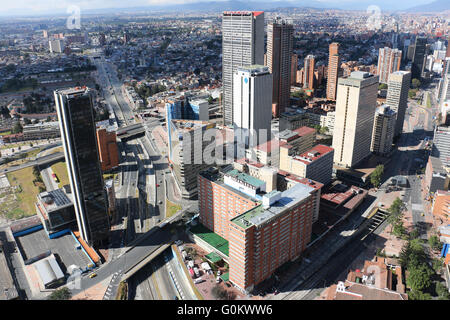 Anzeigen von Bogota, Kolumbien, crom die Oberseite der Colpatria Tower. Stockfoto