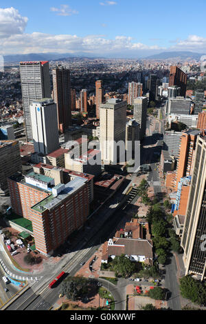 Anzeigen von Bogota, Kolumbien, crom die Oberseite der Colpatria Tower. Stockfoto