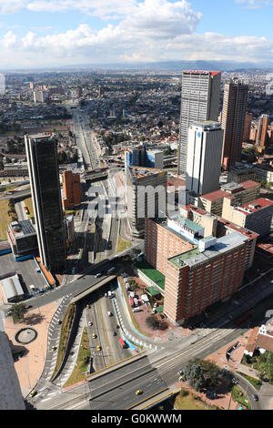 Anzeigen von Bogota, Kolumbien, crom die Oberseite der Colpatria Tower. Stockfoto