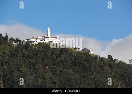 Anzeigen von Bogota, Kolumbien, crom die Oberseite der Colpatria Tower. Stockfoto