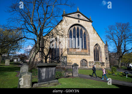 Frühling in Greyfriars Kirkyard, Edinburgh, Schottland, Großbritannien. Stockfoto