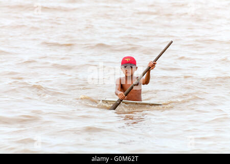 Leben in Chong Kneas schwimmendes Dorf. Kambodscha. Stockfoto