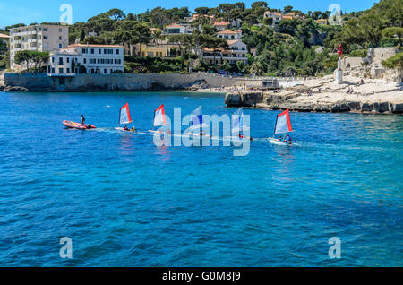 PORT DE CASSIS, ECOLE DE VOILE, CASSIS, BDR FRANKREICH 13 Stockfoto