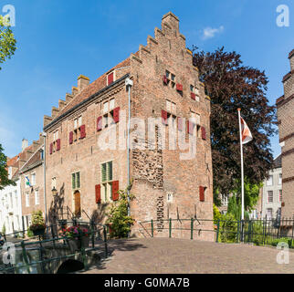 Historisches Haus Tinnenburg auf Wallhäuser, beherbergt Wall Street im alten Stadt Amersfoort in der Provinz Utrecht, Niederlande Stockfoto