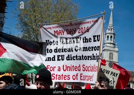 Mayday-2016. Clerkenwell. Internationaler Arbeiter Tag. EU-Banner zu verlassen. Stockfoto