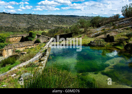 Stein-Reservoir im Santuario Do Convento Sr. Santo Cristo da Fraga Stockfoto