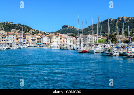 PORT DE CASSIS ET SES BATEAUX, CASSIS, BDR FRANKREICH 13 Stockfoto