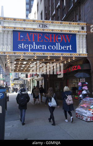 Der Late Show with Stephen Colbert ist vom Broadway an der 53rd Street in Manhattan, NYC ausgestrahlt. Stockfoto