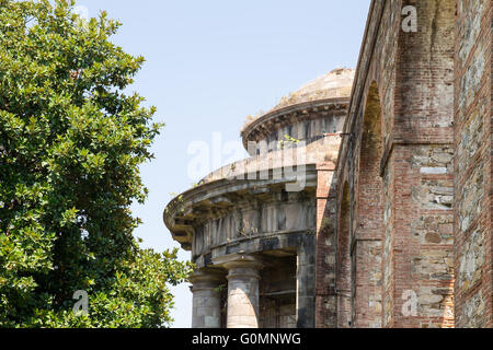 Alten Zisterne zum Jahresende Nottolini Aquädukt in der Toskana in der Nähe von Lucca, Italien. Stockfoto