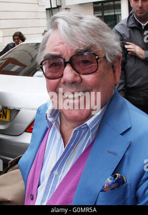 London, Großbritannien, 20. September 2013. Ronnie Corbett gesehen bei der BBC in London Stockfoto