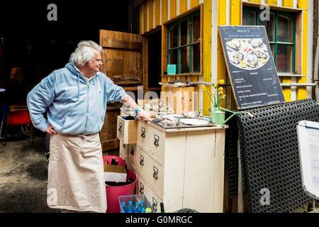 London, Vereinigtes Königreich - 30. April 2016: Maltby Street Market in Bermondsey (befindet sich im Bahnbögen, SE1, Seil gehen) Stockfoto