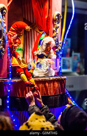 Punch and Judy show während der viktorianischen Christmas Festival in Garstang Lancashire Stockfoto