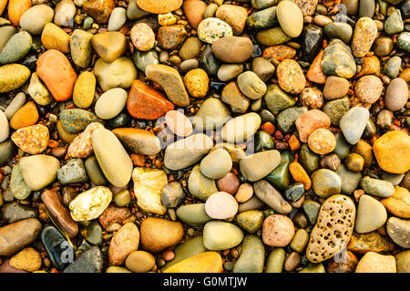 Bunte Kieselsteine am Strand auf Walney Insel Cumbria UK Stockfoto