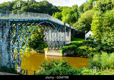 Die eiserne Brücke über den Fluss Severn bei Ironbridge, Shropshire, England Stockfoto