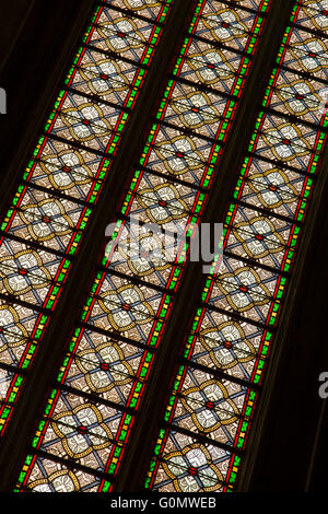 Glasfenster im Stiftskirche Notre Dame - unsere Liebe Frau, Villeneuve Les Avignon, Frankreich Stockfoto