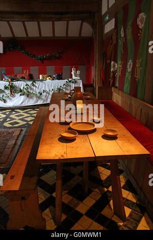 Ein langer Tisch bereit zum Schlemmen in der großen Halle der Gerste Haus York Stockfoto