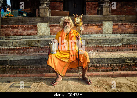 Wandernde Sadhu Baba (Heiliger) im alten Pashupatinath Tempel Stockfoto