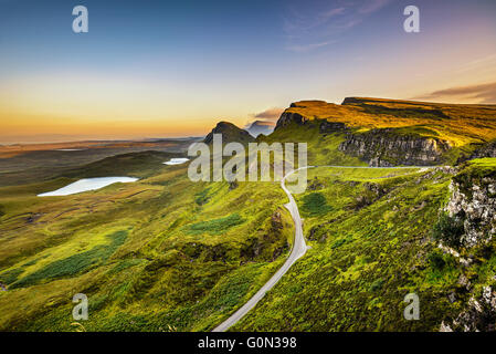 Quiraing Berge Sonnenuntergang an der Isle Of Skye, schottische Highlands, Vereinigtes Königreich Stockfoto