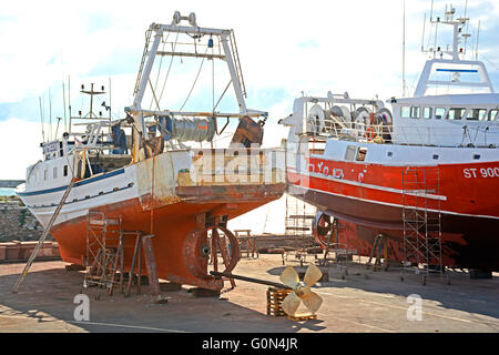 Angeln Schiffe am Kai des Hafens Sete Herault Languedoc-Roussillon-Midi-Pyrenäen Frankreich Reparaturen Stockfoto