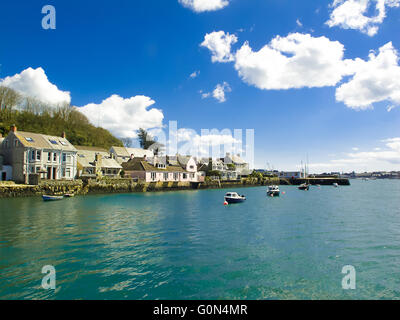 Schöne Aussicht von Flushing gegenüber Falmouth Cornwall auf der Halbinsel Roseland Stockfoto