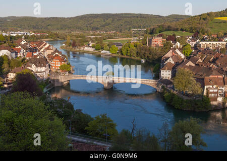 Luftaufnahme der Grenzstadt Laufenburg. Deutschland & Schweiz. Stockfoto