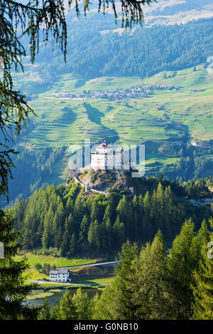 Europa, Schweiz, Graubünden, Engadin Scuol Tarasp, Scuol Schloss, (Schloss Tarasp) Stockfoto