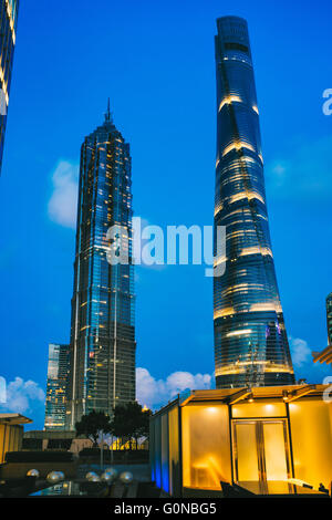 Jin Mao Tower und Shanghai Tower wie Wolkenkratzer shanghai. Stockfoto