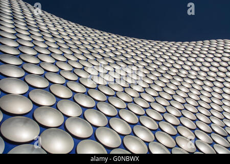 Detail von Selfridges-Kaufhaus in Birmingham, Großbritannien, entworfen von Future Systems. Stockfoto